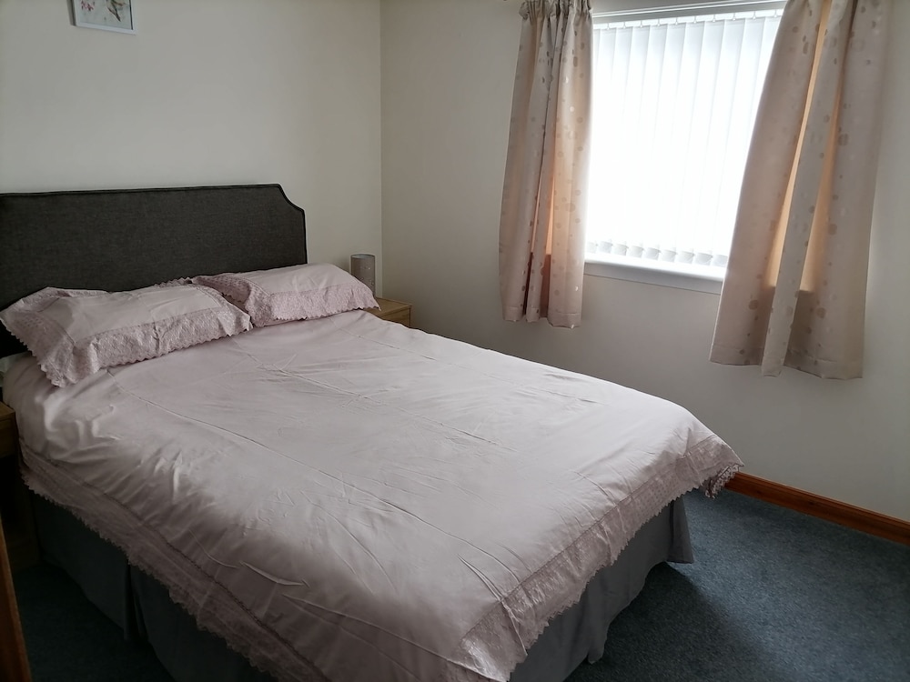 Impeccable 2-bed Flat in Wick view 4