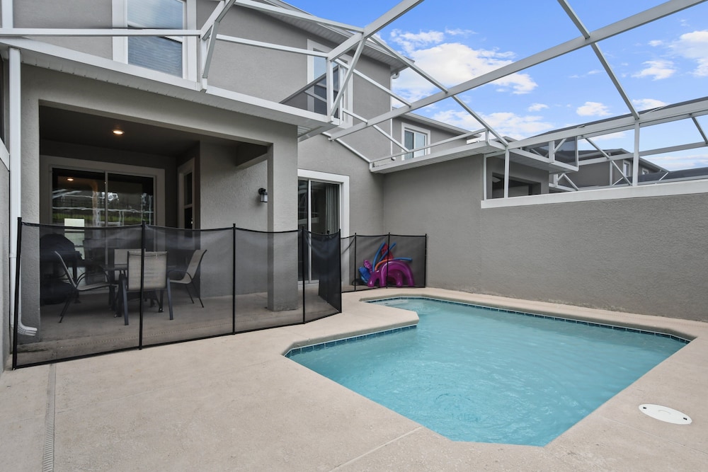 Cozy Family Retreat With Pool Near Disney World