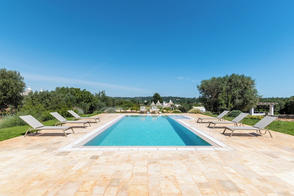 Trullo Pietra Rossa with Pool by Wonderful Italy