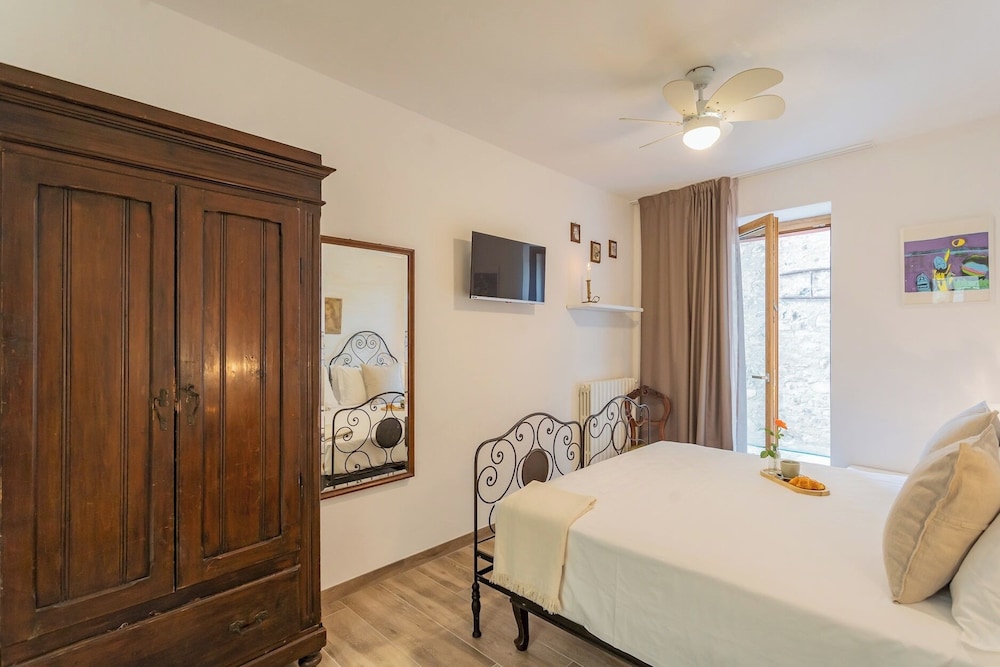 Villetta Abbazia Acqua Dolce - With Stunning Terrace by Rent all Como