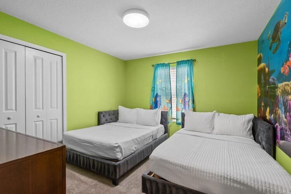 5021 WA - Stunning Townhome With Private Pool