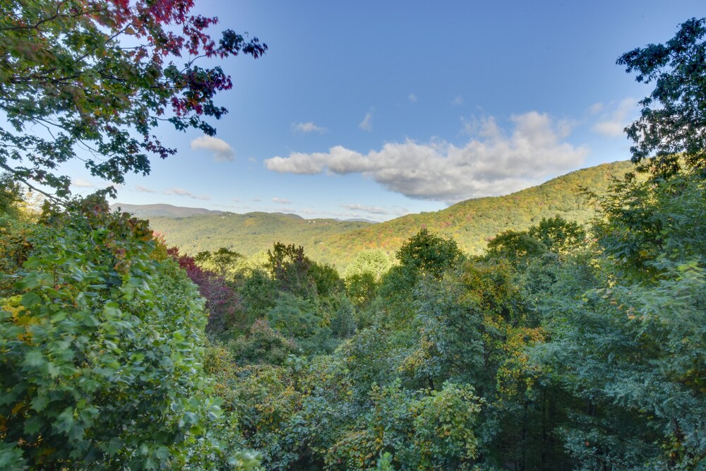 Pet-friendly Sky Valley House w/ Game Room & Views view 2