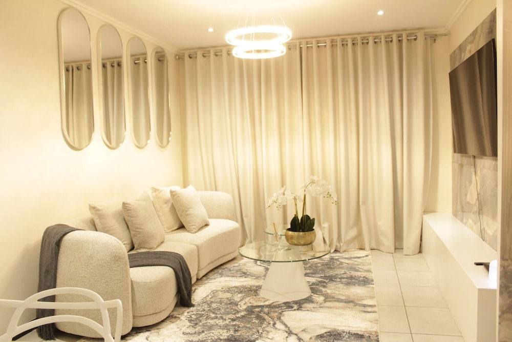 Stunning 2 bed Apartment Near Monte Casino