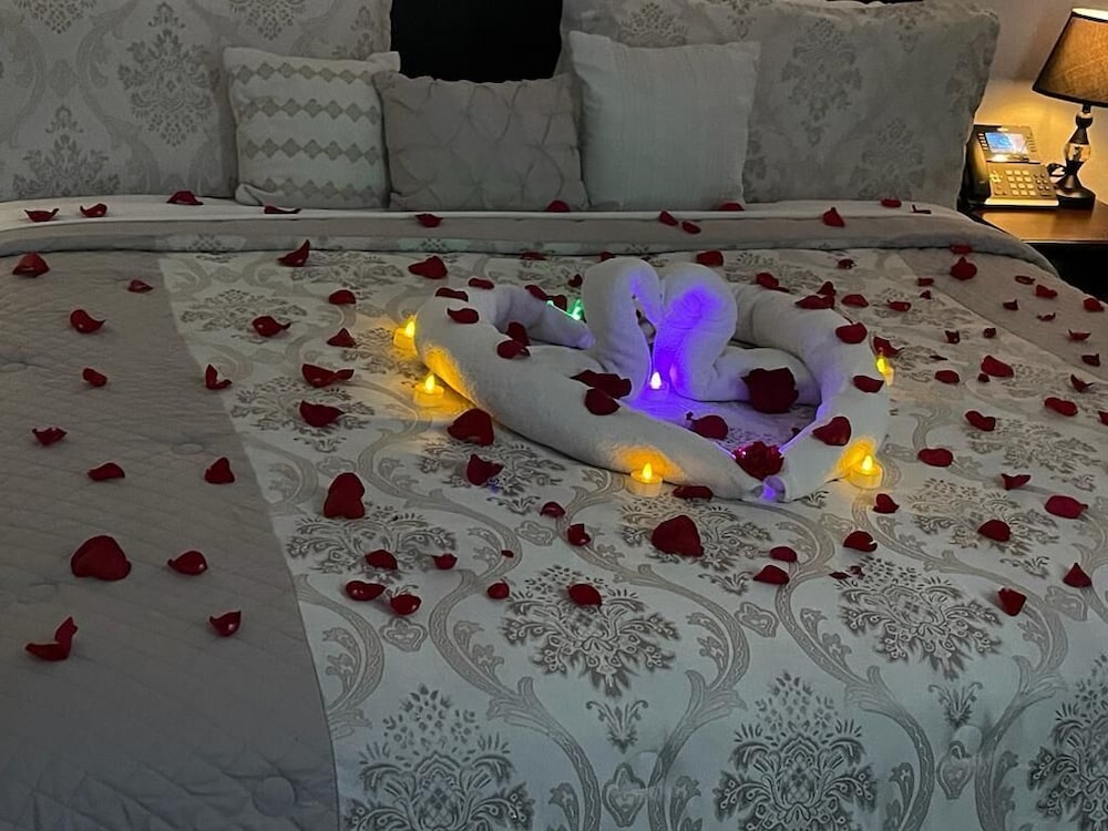 Hotel Castle Rock - Image 1