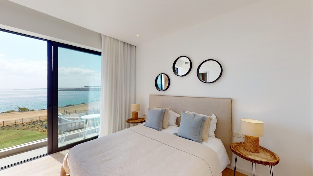 Periyiali Seafront Villa Nefeli