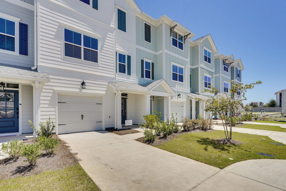 2 Mi to Ocean: Townhome w/ Pool & Dog Park in Pcb!