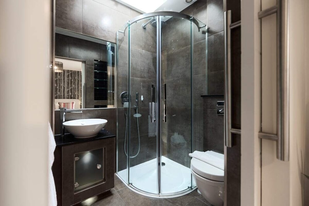The South Hampstead Hideaway - Stylish 6bdr Home