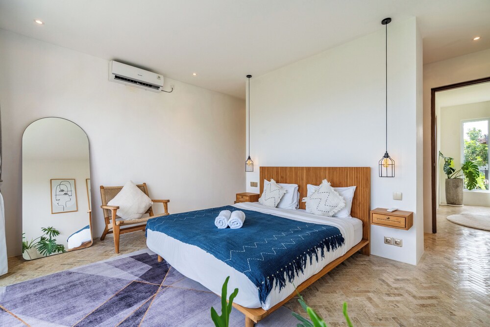 Eleven Villa Canggu - Calm Oasis with Pool and Privacy