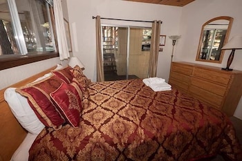 1360 Knoll Lane 3 Bedroom Home by RedAwning