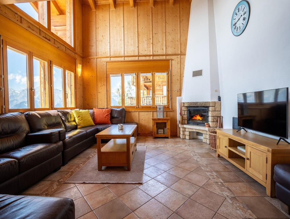 Spacious Chalet With Patio Facing Mountains