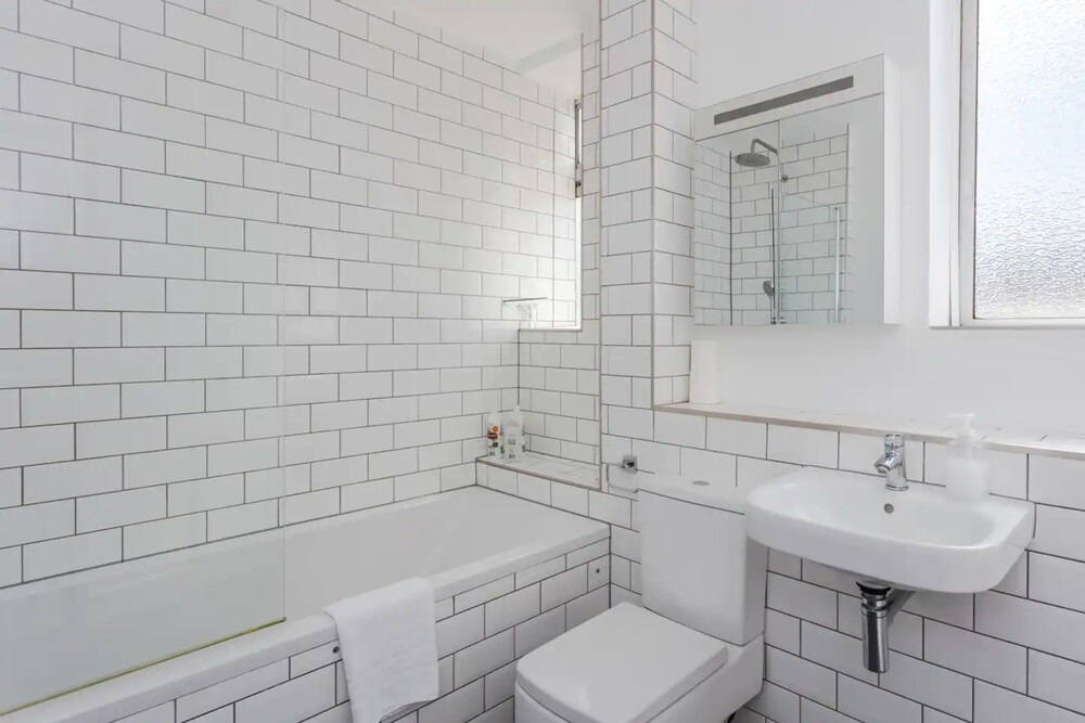 Relaxing 2 Bedroom Top Floor Apartment in Bethnal Green