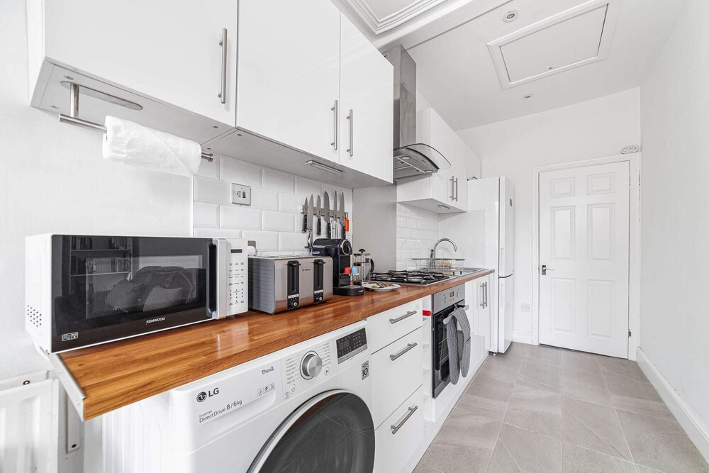 Bright West Ealing Abode