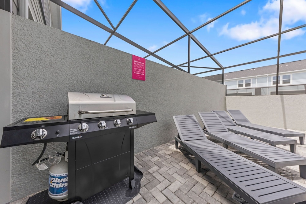 1287 Blue Paradise Way