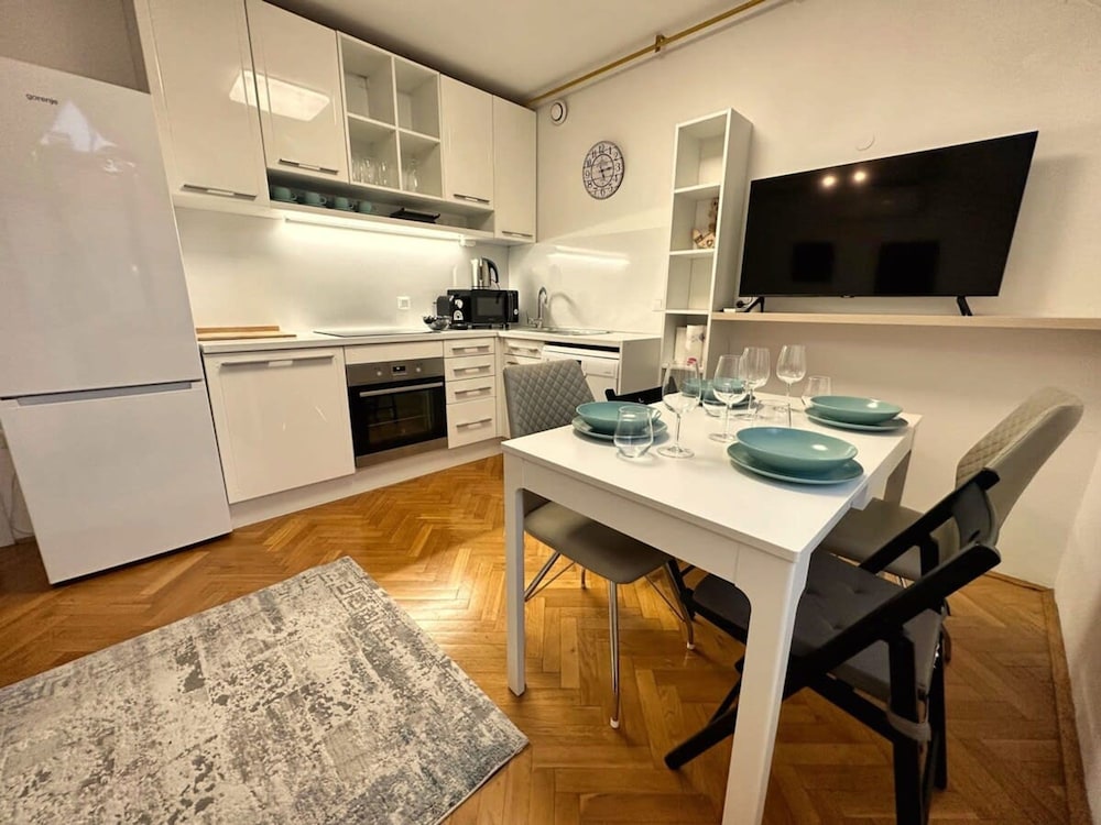 Charming City Loft Apartment With Free Parking