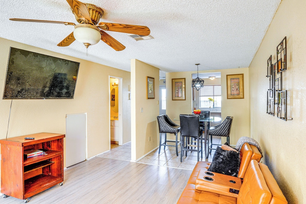 Patio & Mtn Views: Family Gem in California City