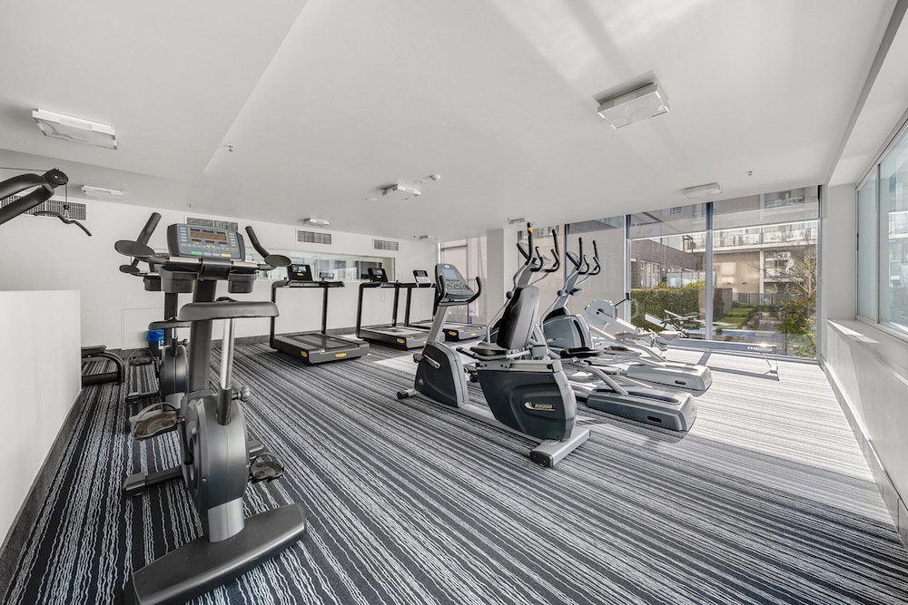 Central 1-bed With Parking, BBQ