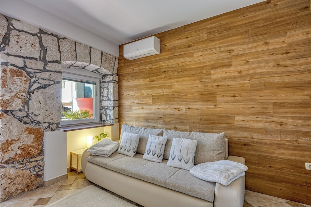 Apartment Jakara 1