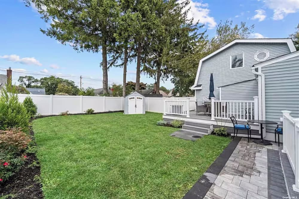 Newly Designed 3Br-2Ba Home