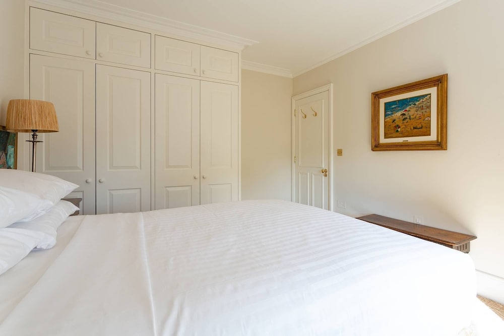 Brunswick Gardens II by Onefinestay