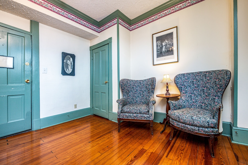 Wayside Inn