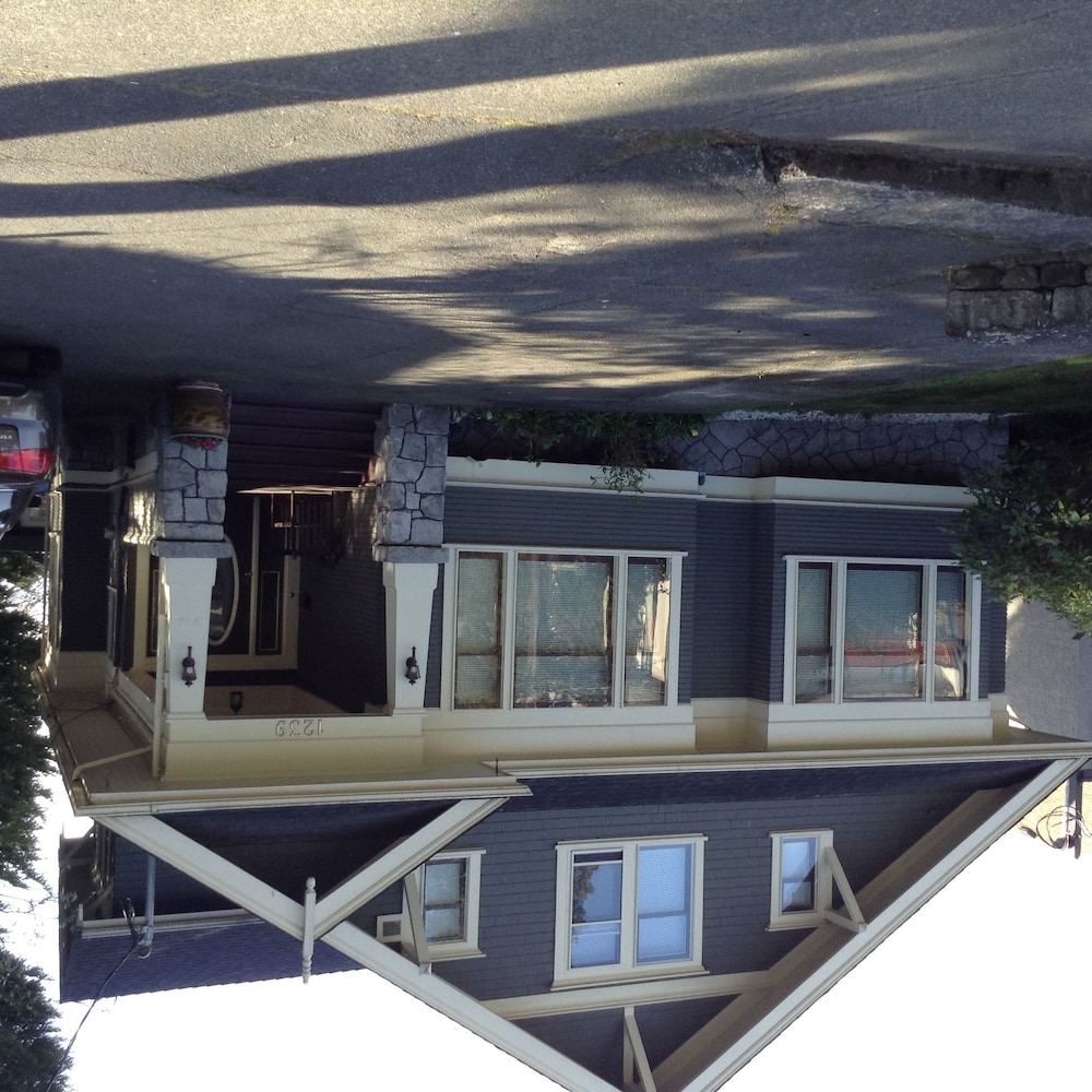 Hotel Gaslight Inn Victoria - Image 1