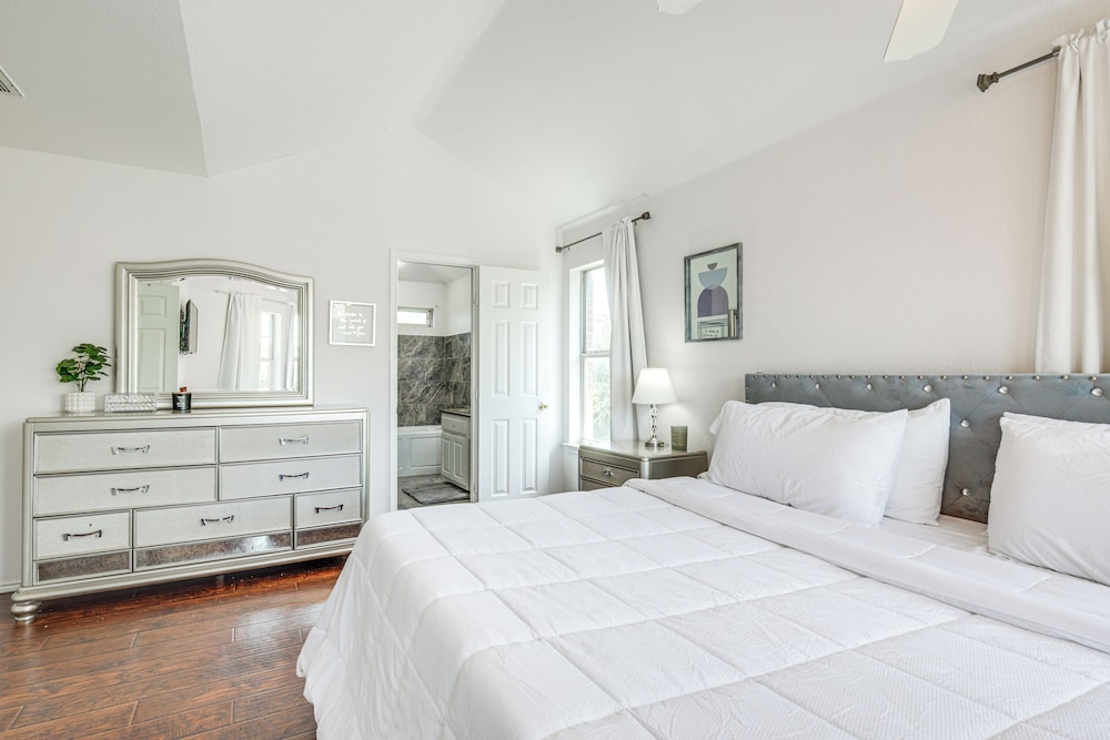 3 Mi to Dfw: Pet-friendly Euless Home