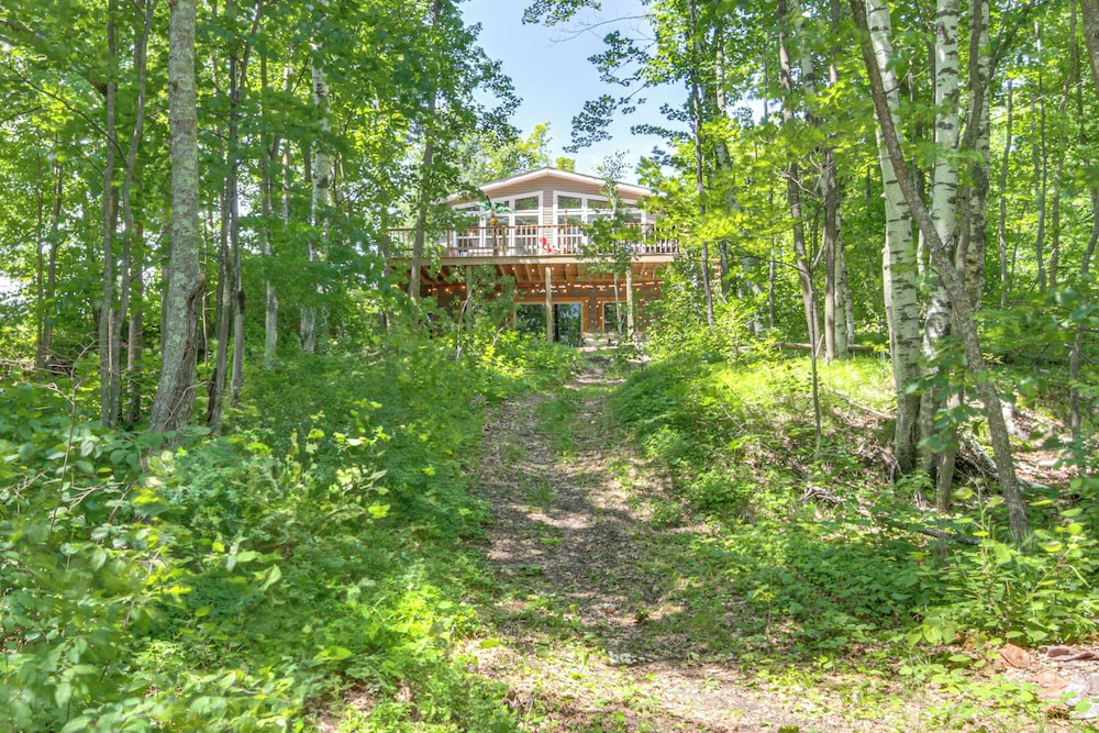 'woman Lake Chain Retreat' w/ Deck & Dock!