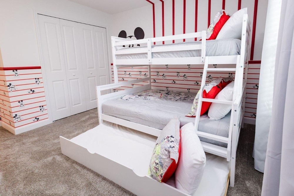 2489 RT - Ultimate Townhome Oasis With Pool
