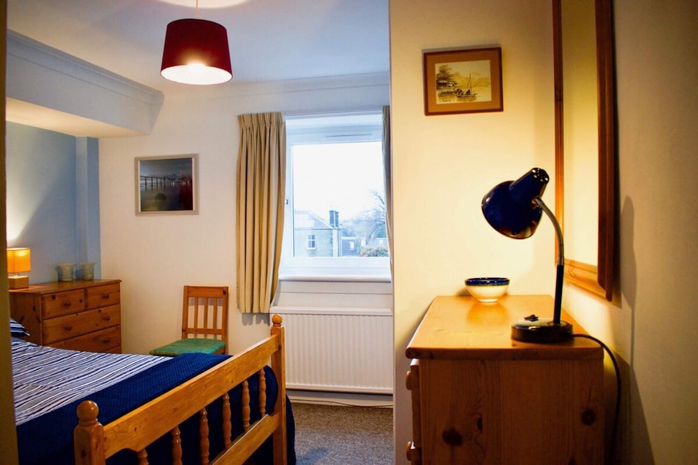 Welcoming and Homely 2 Bed in Central Location view 2