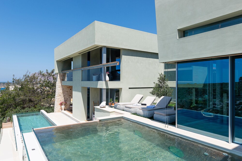 Villa Charlotte by CuraVillas Collection