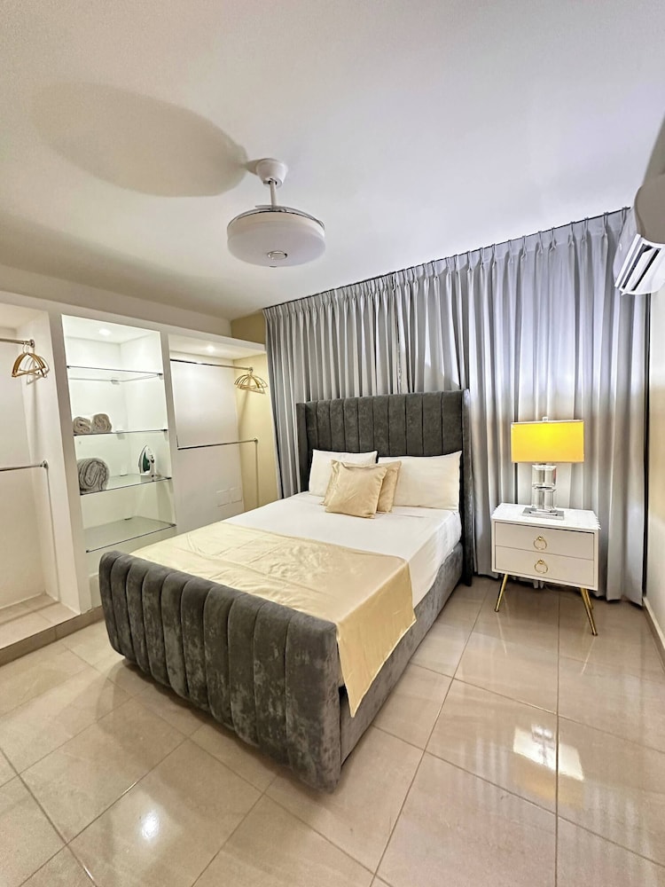 Family apt Centric Near Historic Center Boardwalk