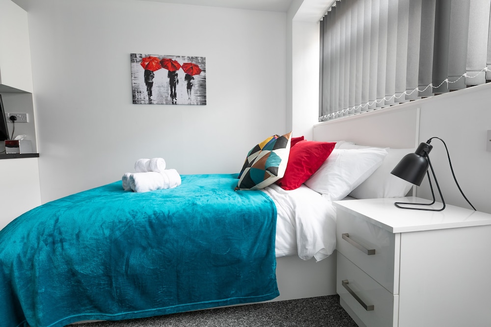 Leicester's Lyter Living view 4