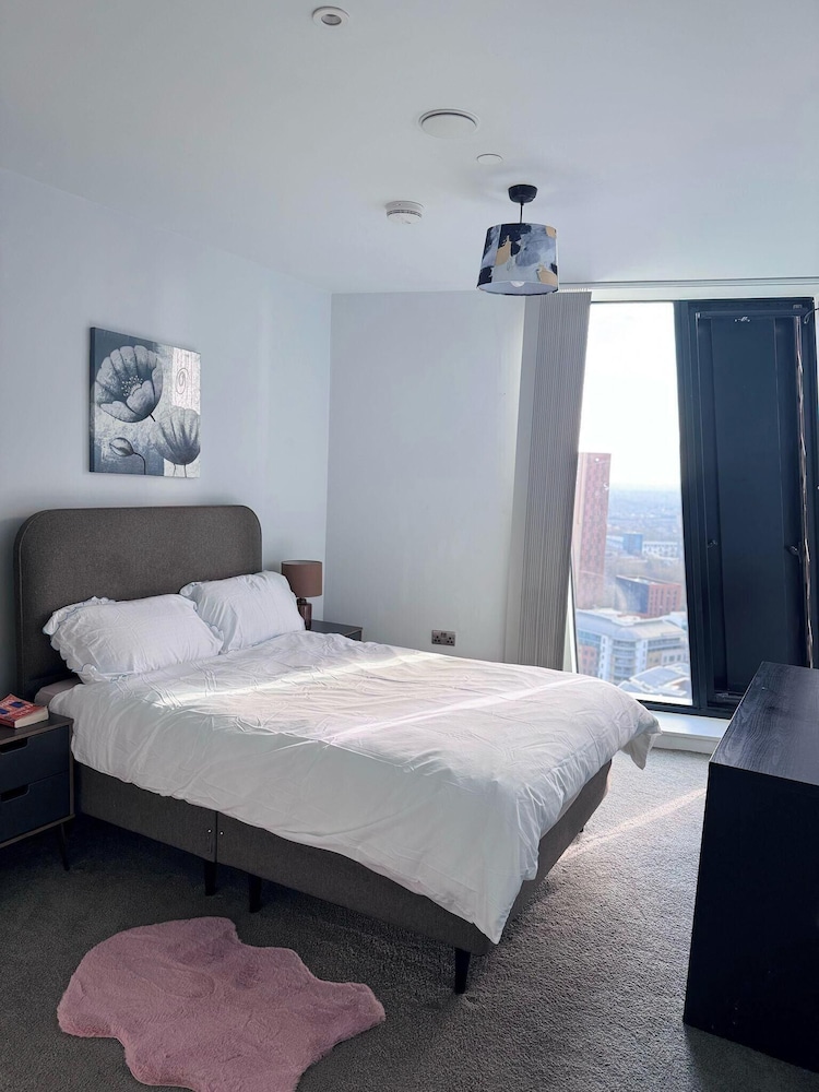 City Centre - 2-bed High Rise Apartment - Sleeps 4