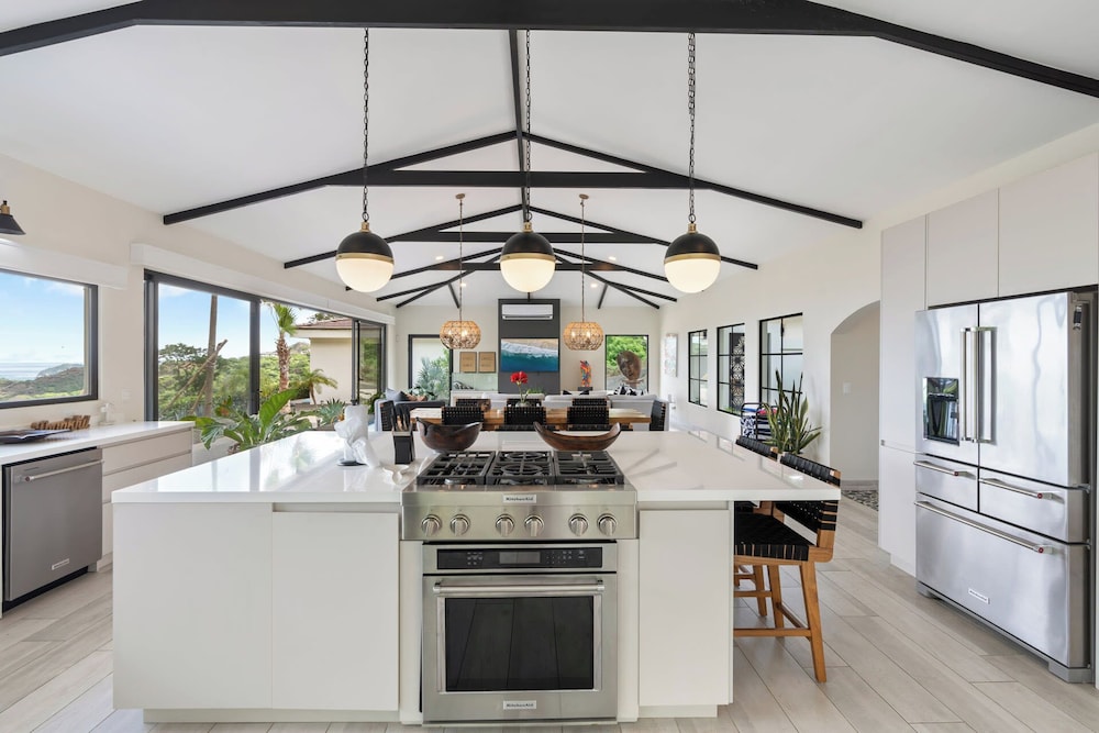 Luxe Tropical Villa with Sparkling Infinity Pool, Panoramic Ocean Views & Community Amenities