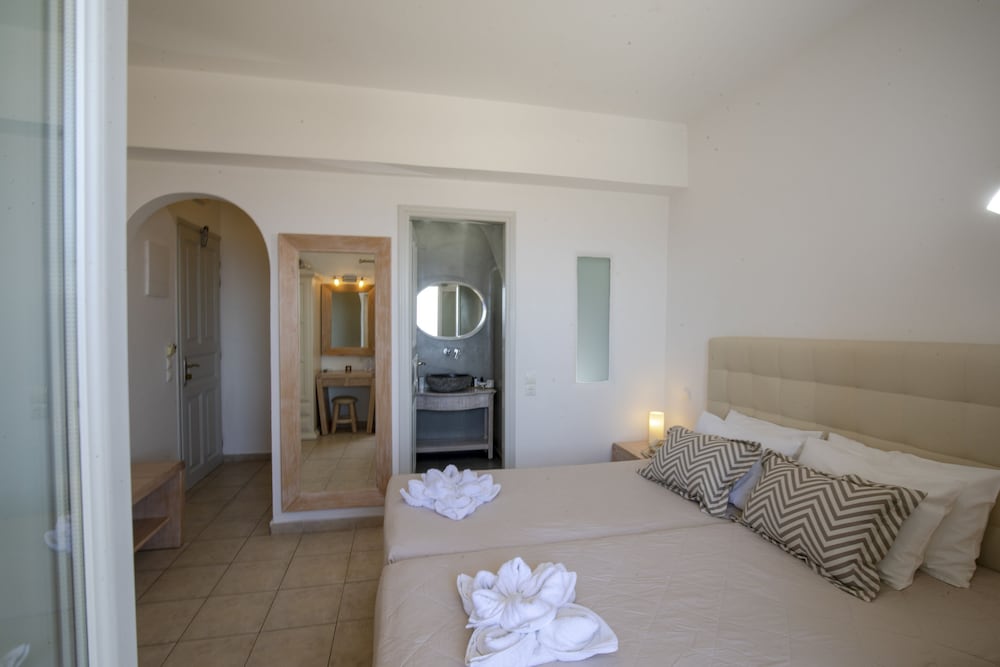 Erato Apartments