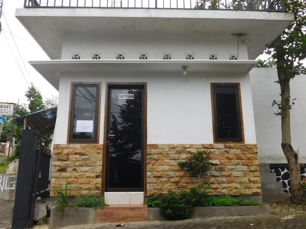 Malang Hill Gallery & Homestay