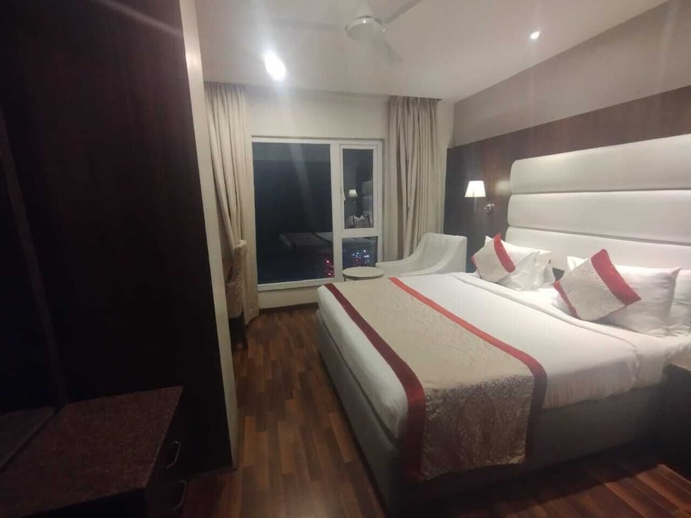 SS LUMINA HOTEL