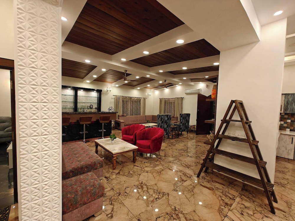 The Paradise - Luxury 3BR Villa Near the Airport in Dehradun