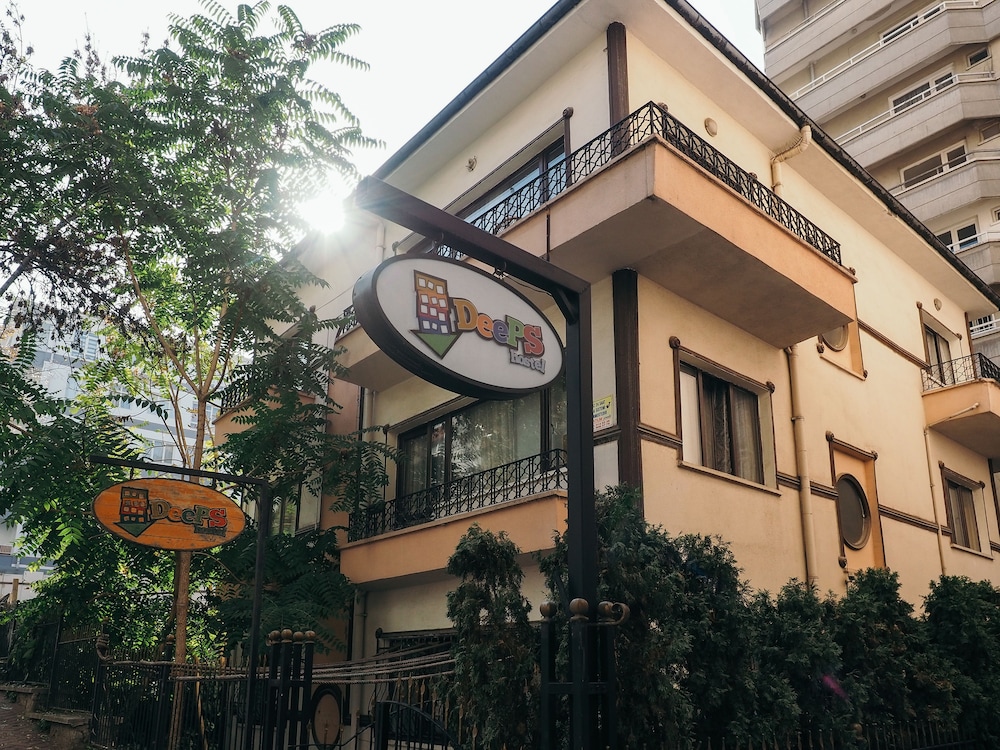 Deeps Hostel