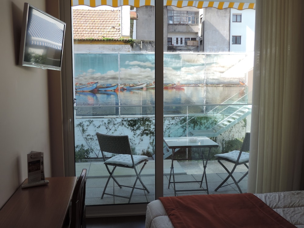 Welcome In - Suites & Hostel