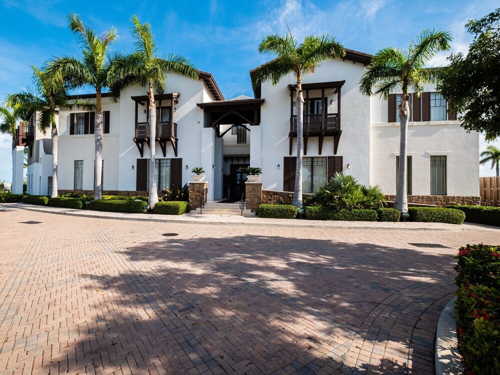 Marlin Bay Resort & Marina