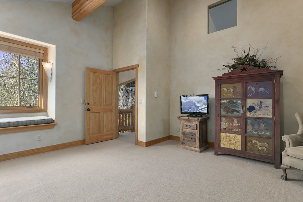 Thistle Drive Home at Deer Valley Resort - 4 Bedroom Home #3020 4 Condo