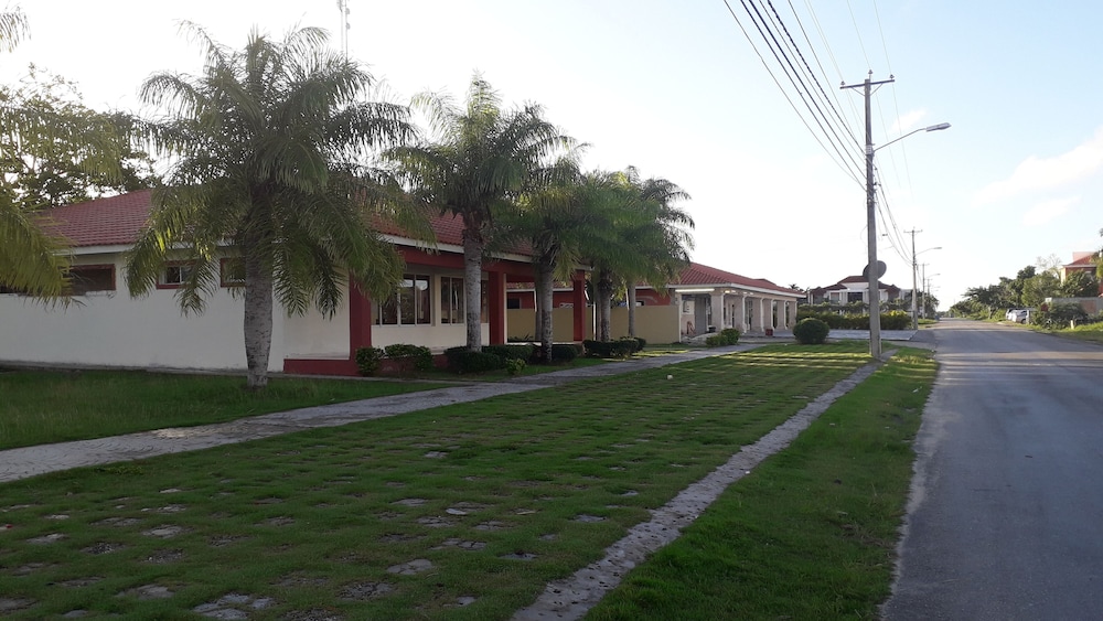 Bright Apartment at Punta Cana Wifi/ac/elect/iron/parking