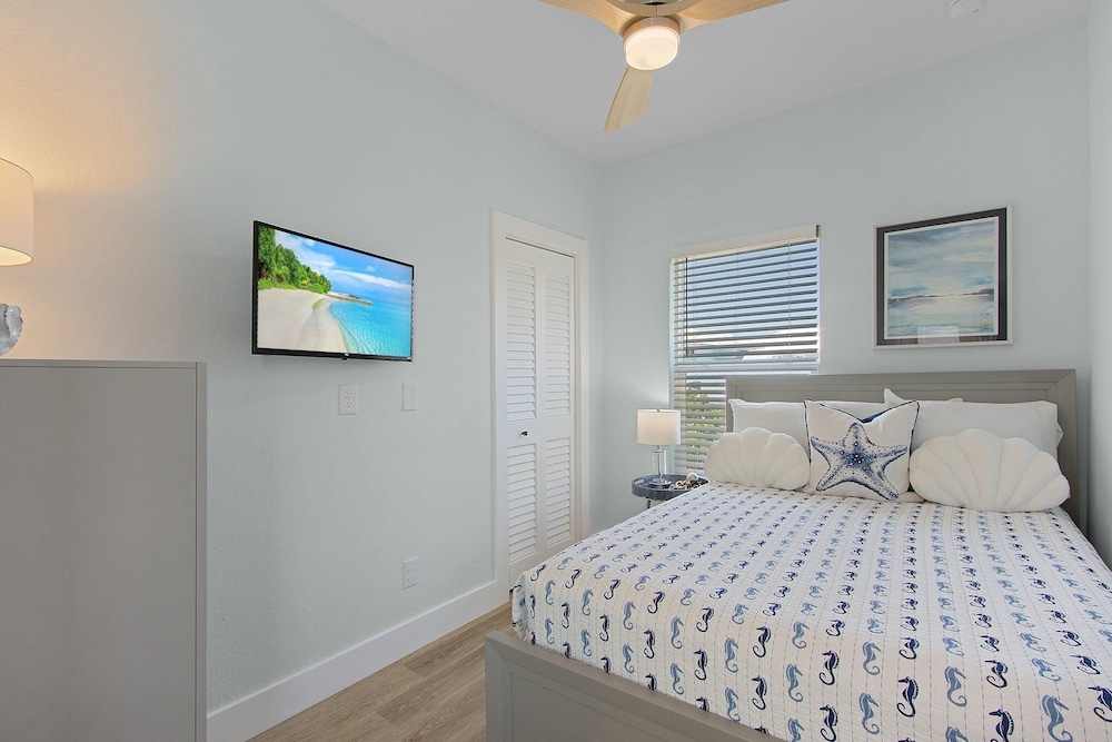 Welcome To Sunset Paradise Wonderful! Vacation Rental - 2633 Estero Blvd Unit B 4 Bedroom Home by RedAwning view 2