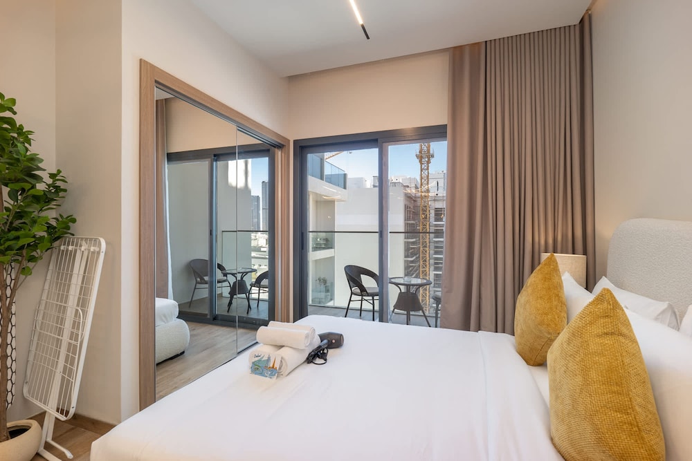 Classic Flat in JVC That Sleeps 2
