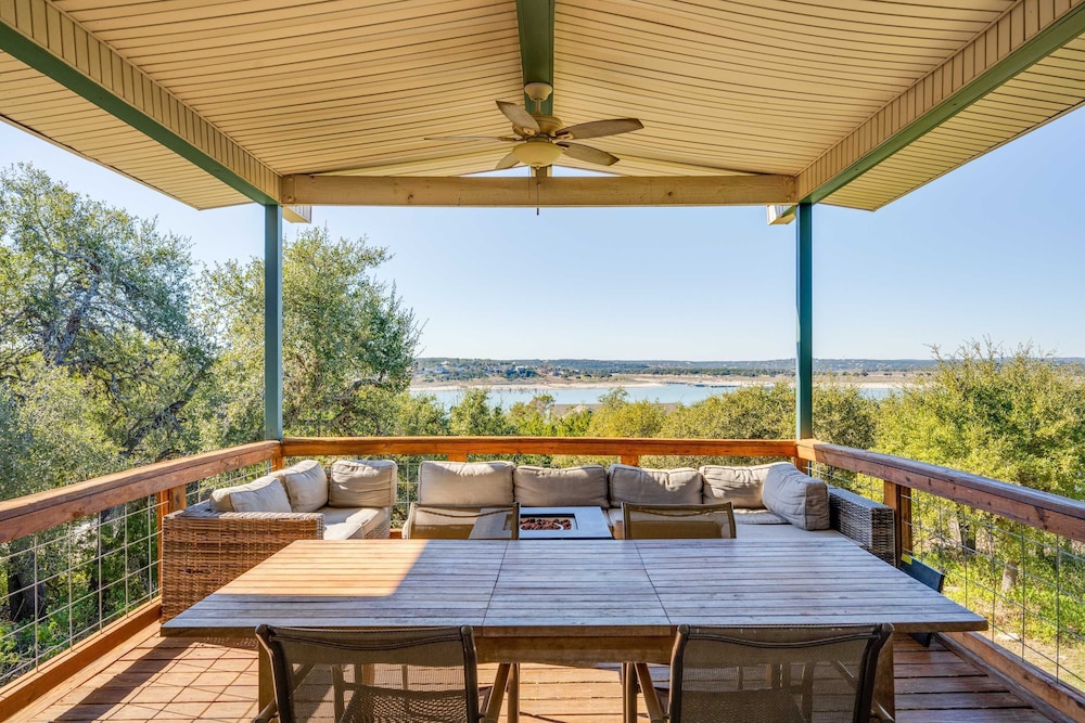 4 3 two King Beds Perfect Sunset Lake Views Pickleball Fire pit Lvl2 EV POA Pool