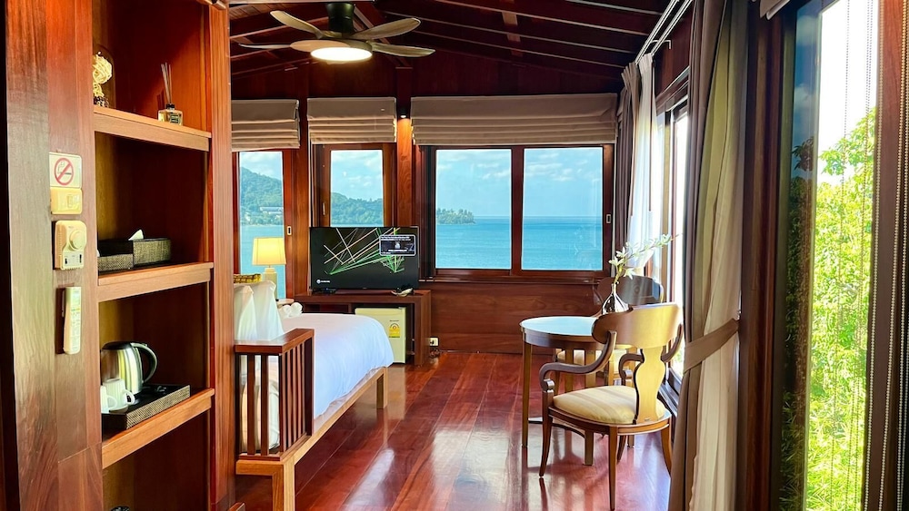 Luxury Seaview 6 Bedrooms With Infinity Pool Villa, Private Gym, Superfast Wifi