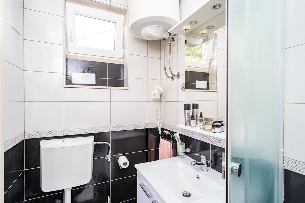 Jele Rooms