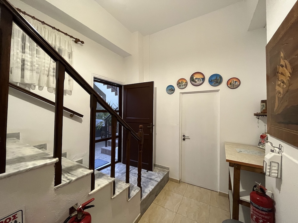 Eleni Rooms