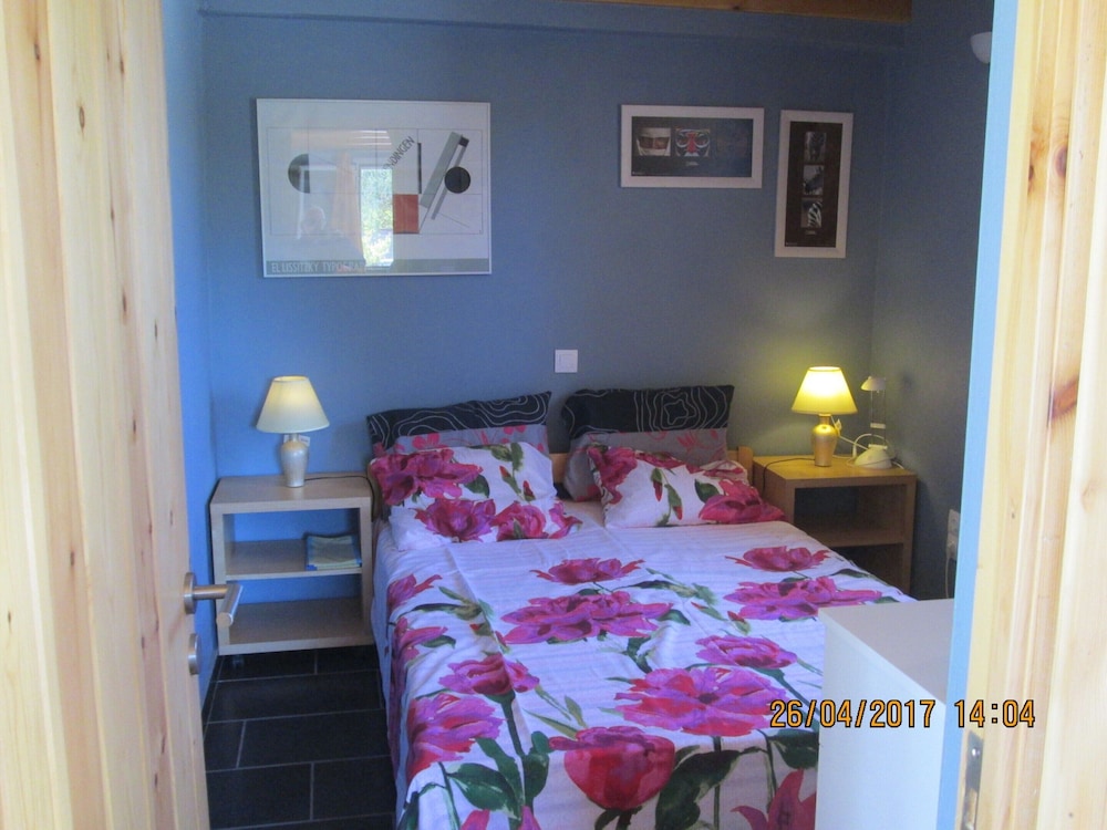 Spacious Chalet with Fruit Trees near Beach in Messinia view 3